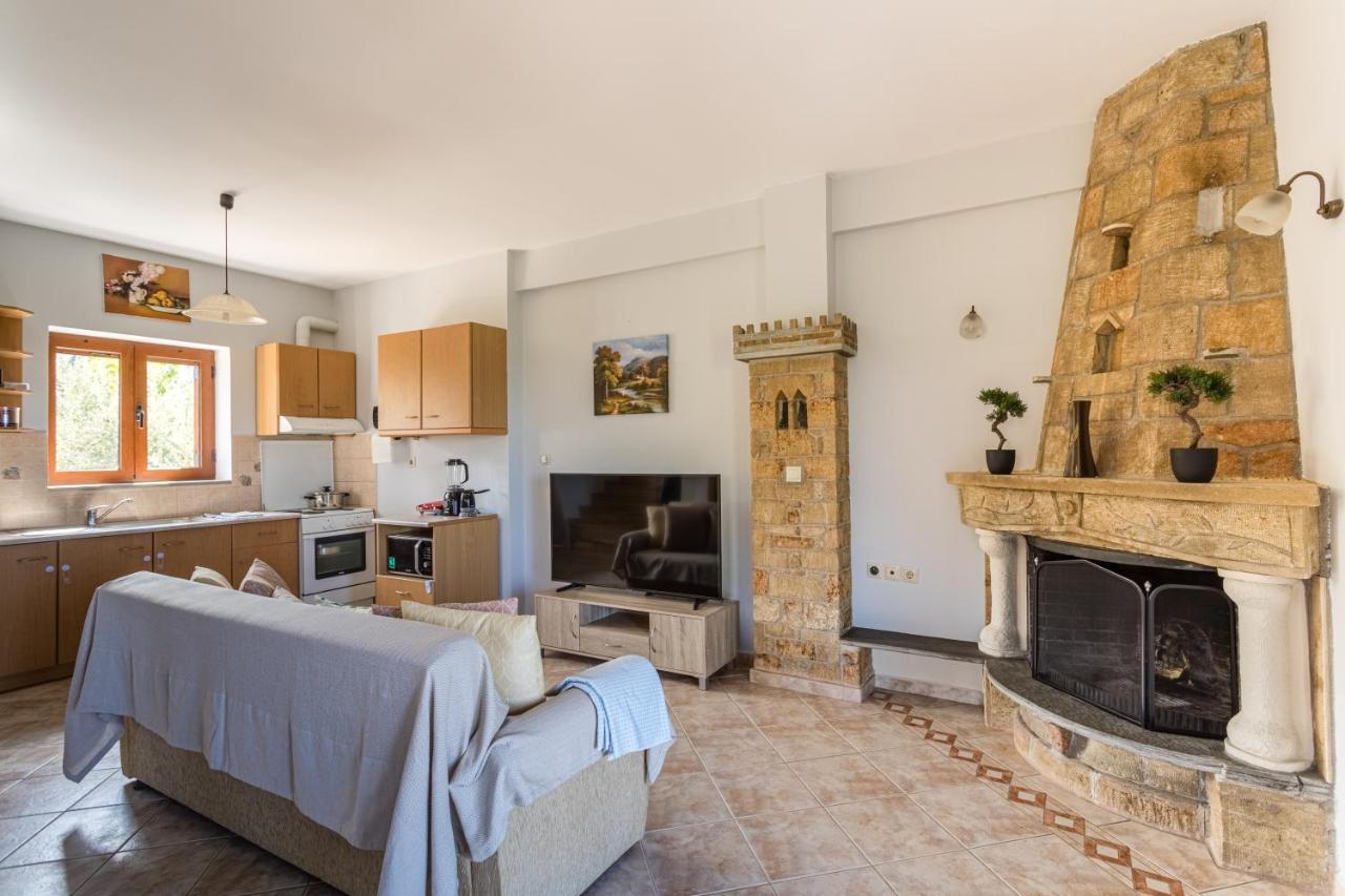 Chioureas Apartments Lévktron Extérieur photo