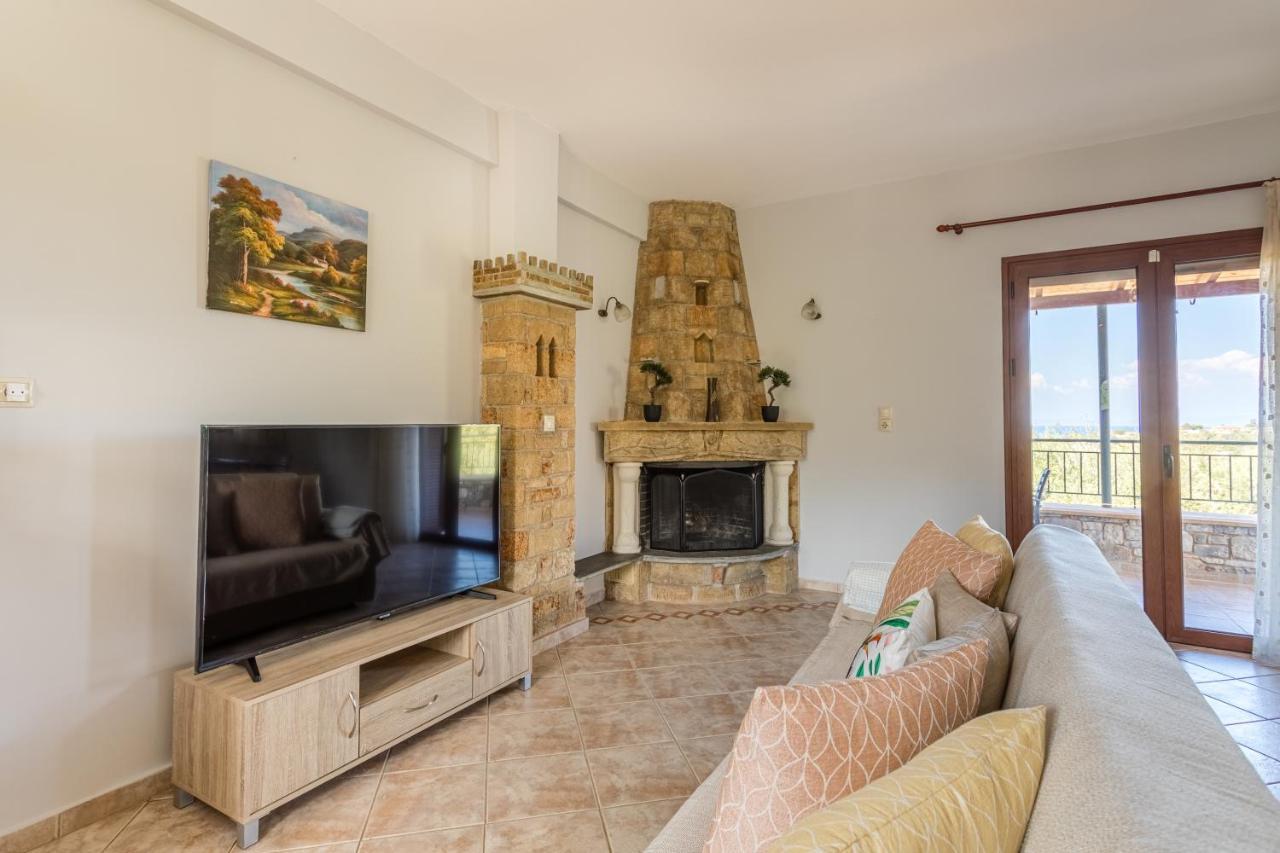 Chioureas Apartments Lévktron Extérieur photo